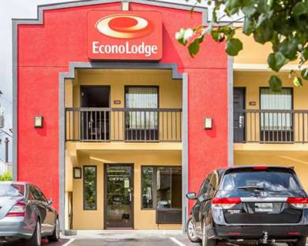 Econo Lodge North 1