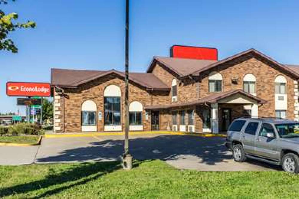 Econo Lodge North 5