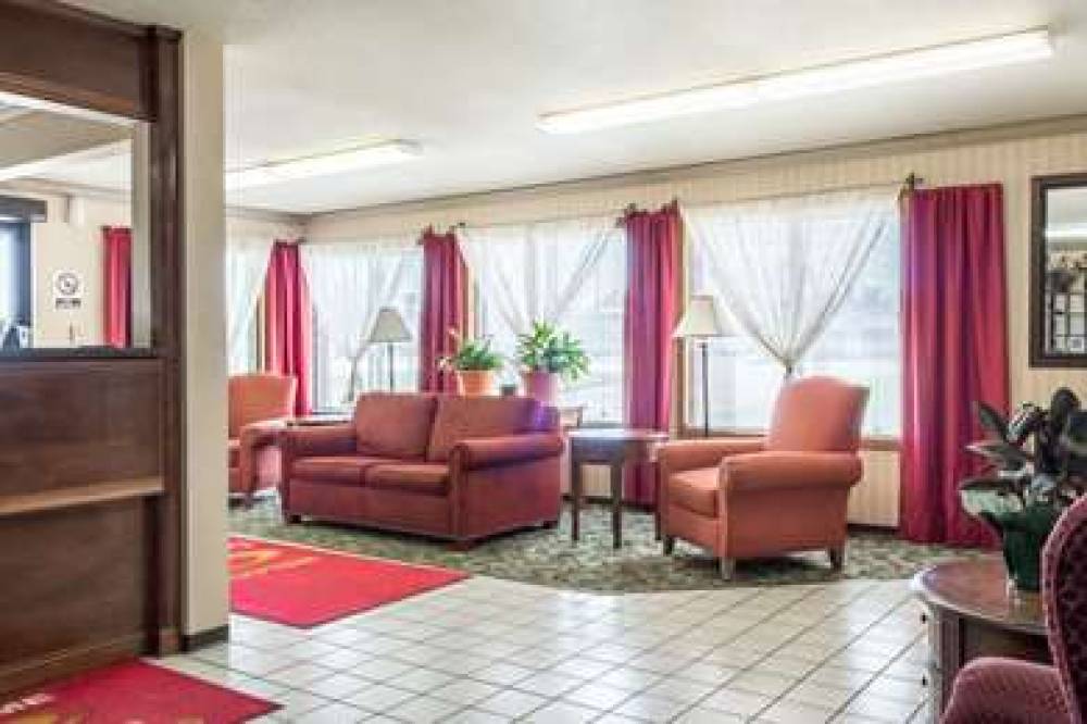 Econo Lodge North 2