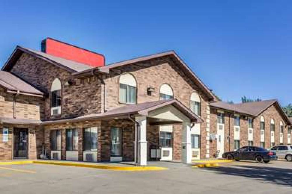 Econo Lodge North 3