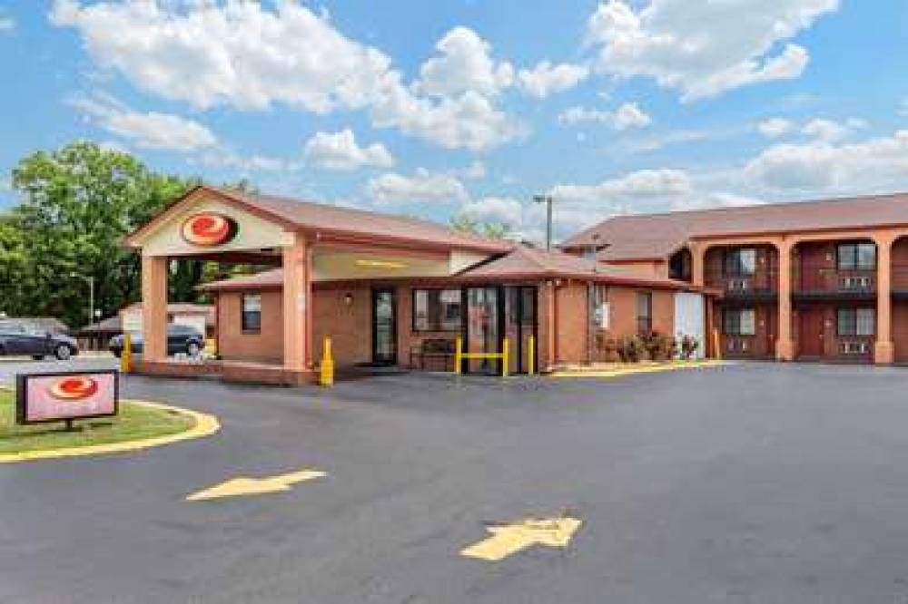 Econo Lodge North 1