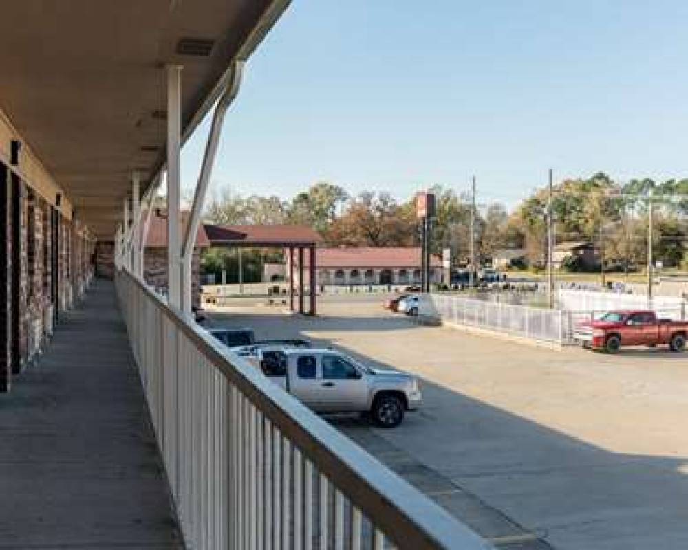 Econo Lodge Russellville I 40