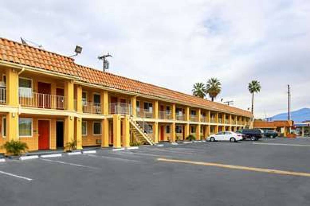 Econo Lodge San Bernardino I 215