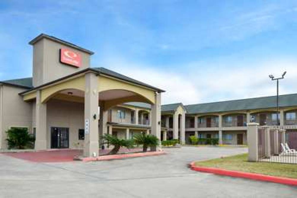 Econo Lodge & Suites 1