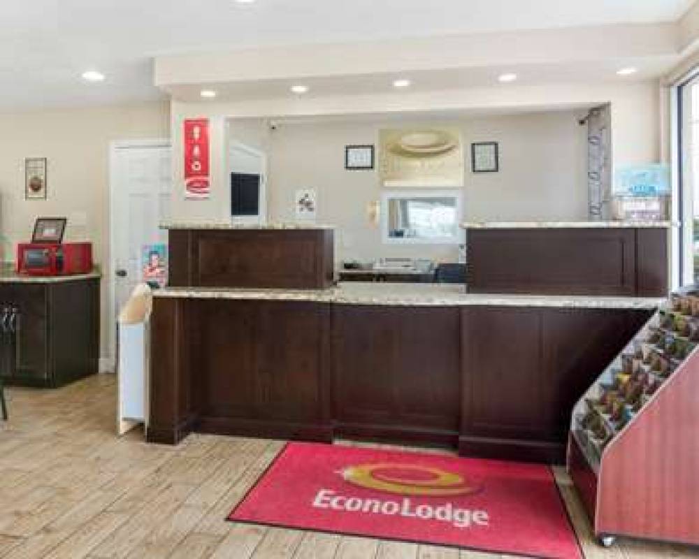 Econo Lodge Town Center 6