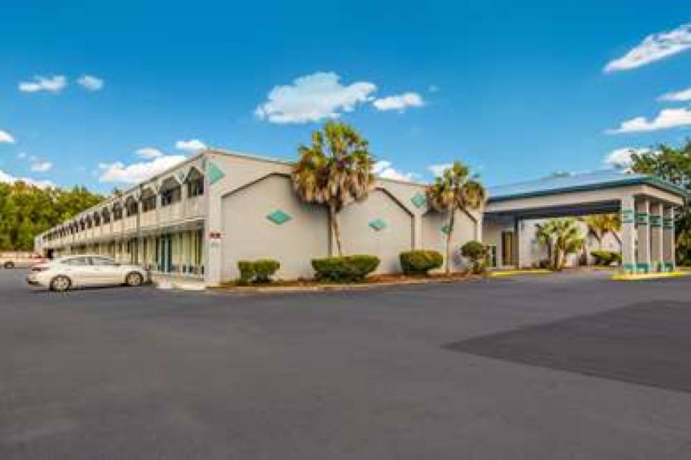 ECONO LODGE TOWNSEND 4