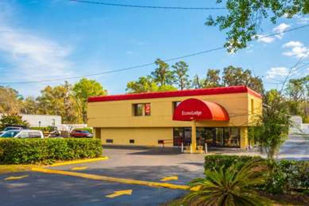 Econo Lodge University 2