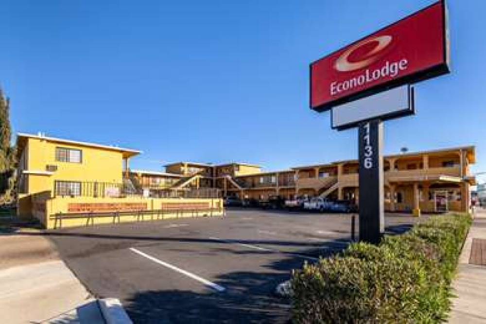 Econo Lodge University 1