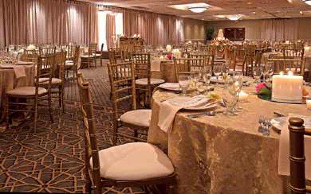 Embassy Suites By Hilton Chicago-Schaumburg-Woodf 9