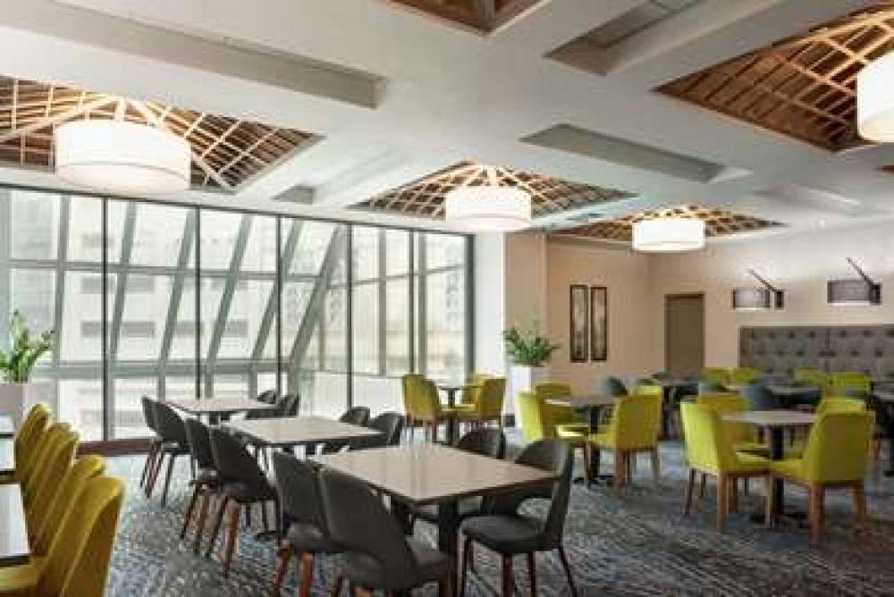 Embassy Suites By Hilton Indianapolis-Downtown 5