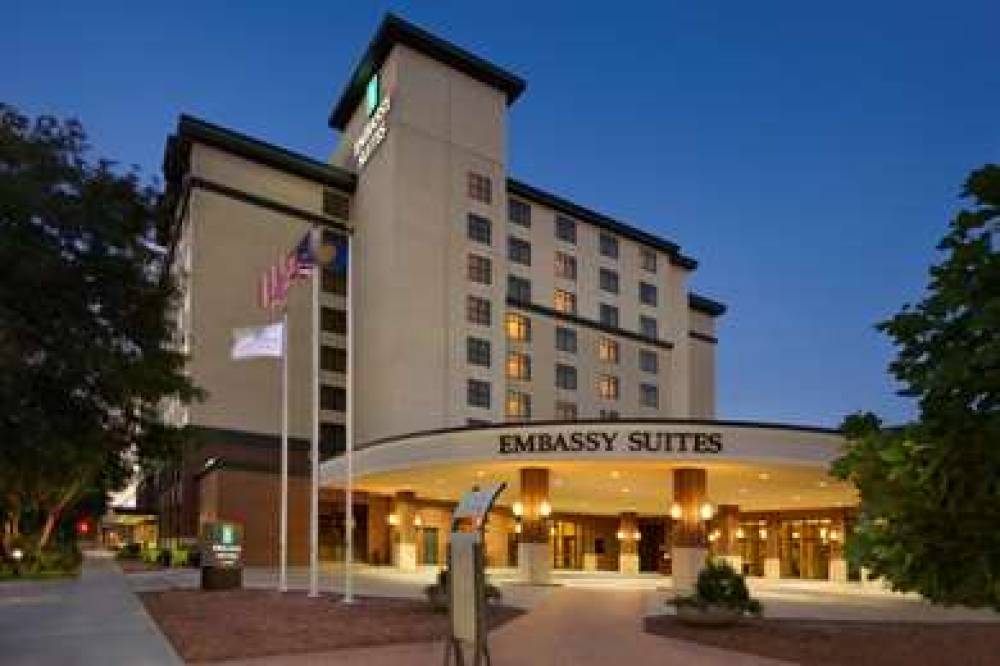 Embassy Suites By Hilton Lincoln 3