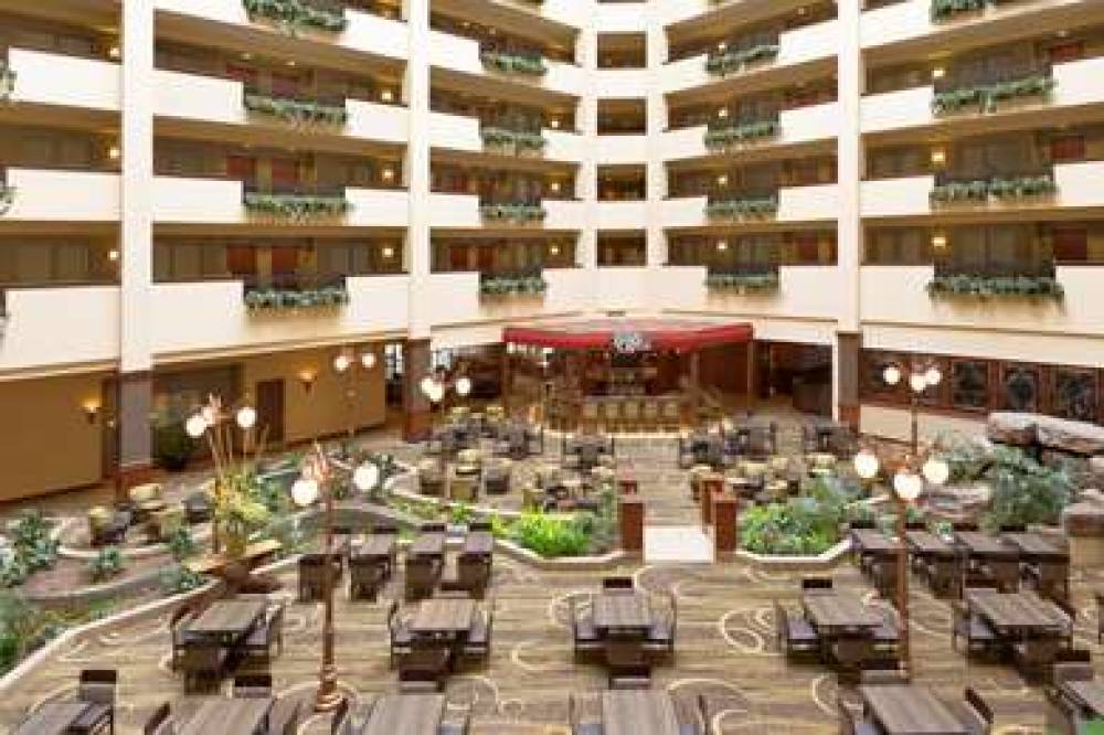 Embassy Suites By Hilton Lincoln 9