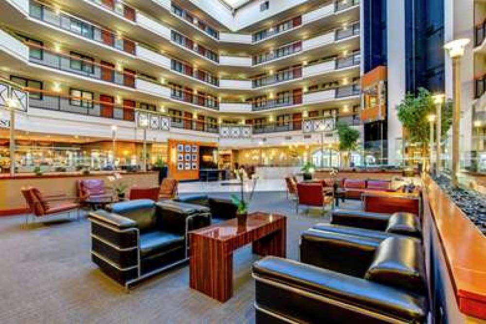 Embassy Suites By Hilton Louisville East 10