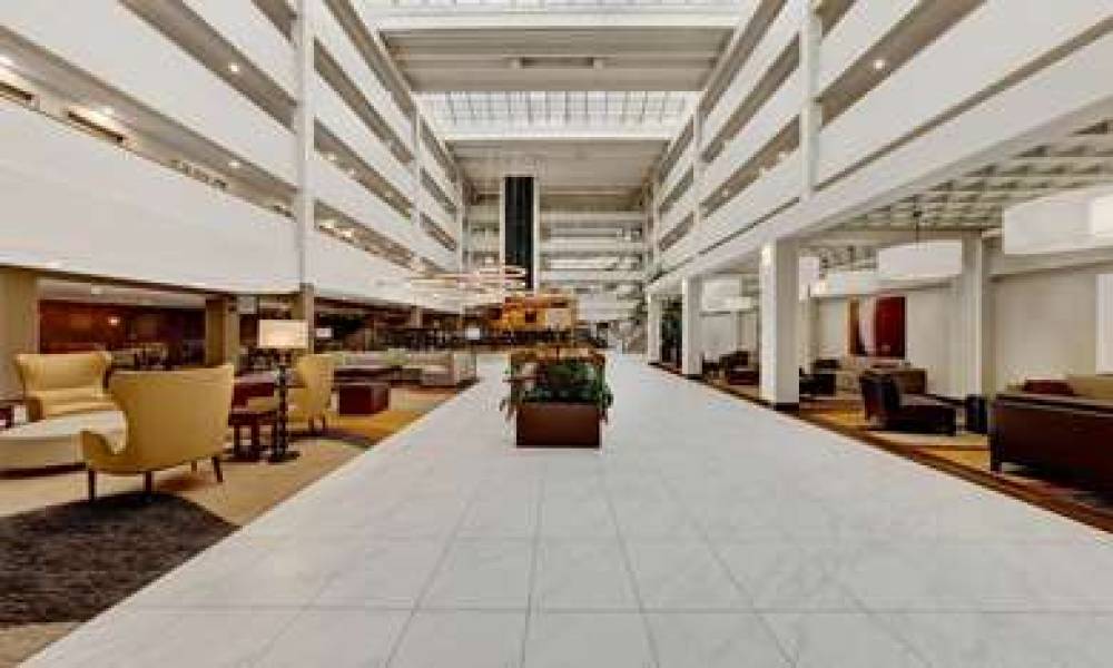 EMBASSY SUITES BY HILTON MILWAUKEE 10