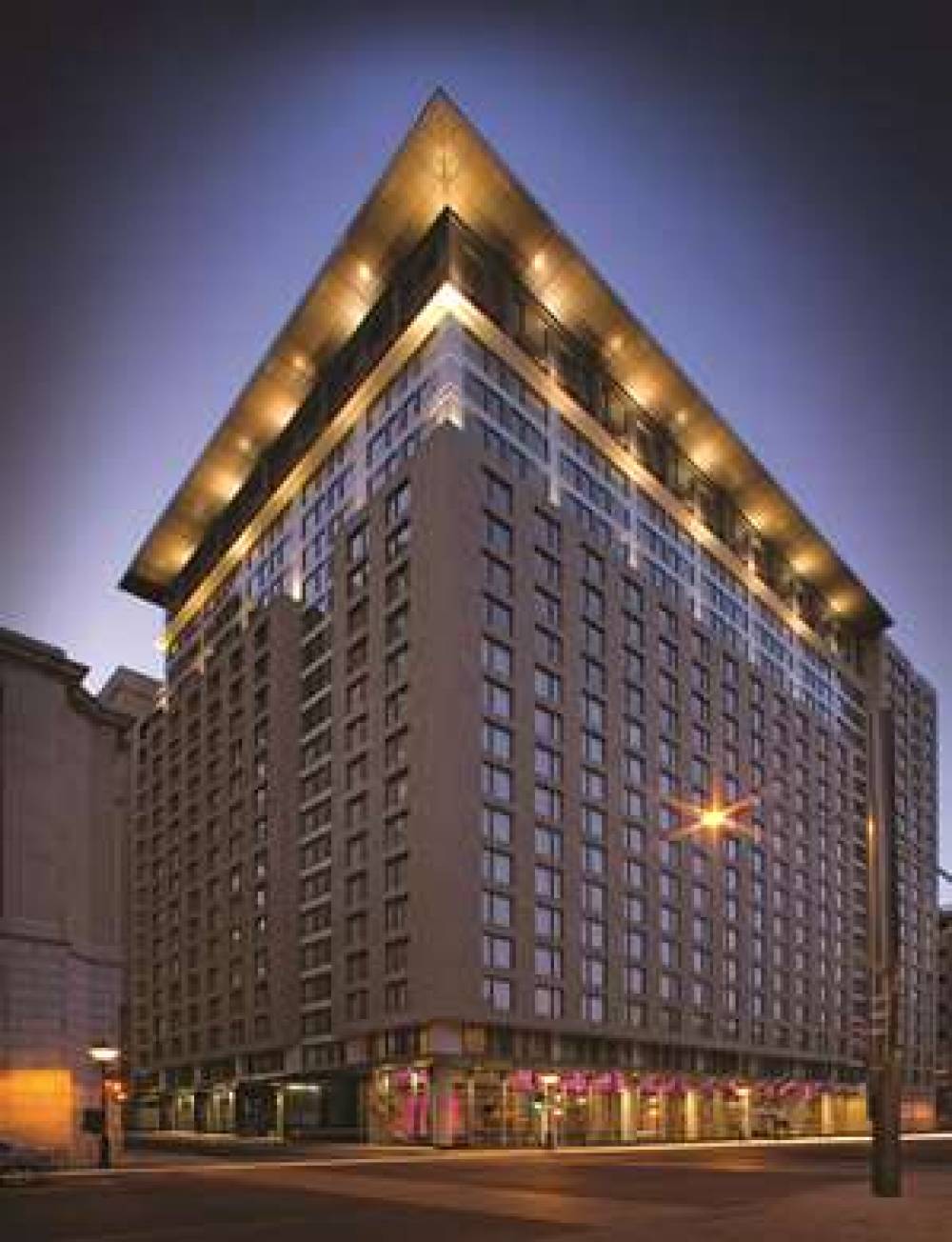 Embassy Suites By Hilton Montreal 2