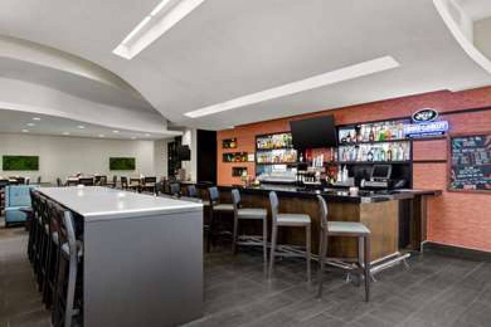 Embassy Suites By Hilton Newark Airport 10