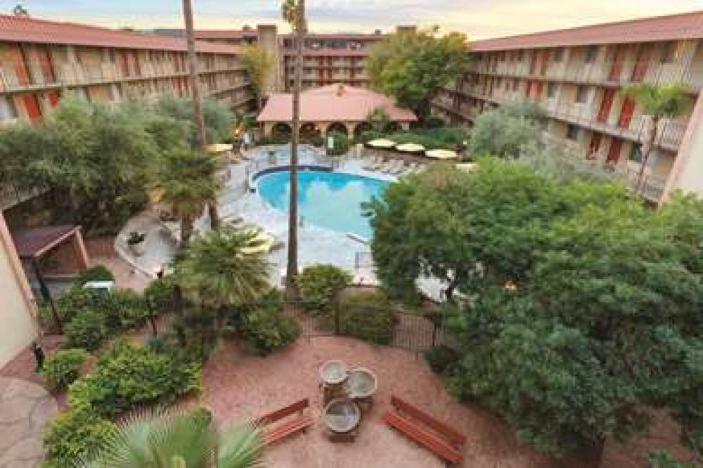 Embassy Suites By Hilton Phoenix Airport 2