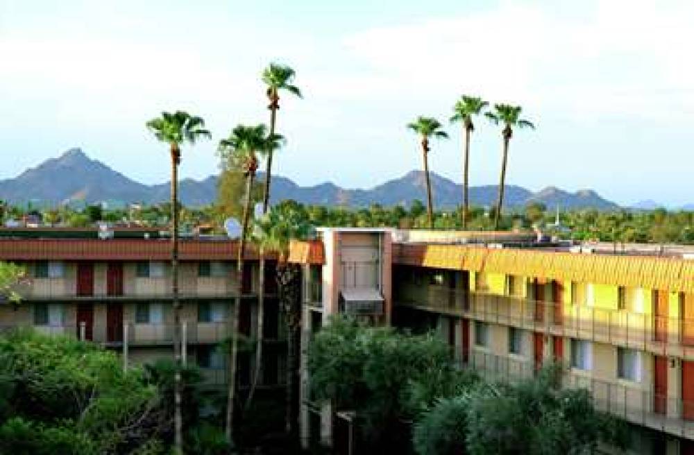 Embassy Suites By Hilton Phoenix Airport 3