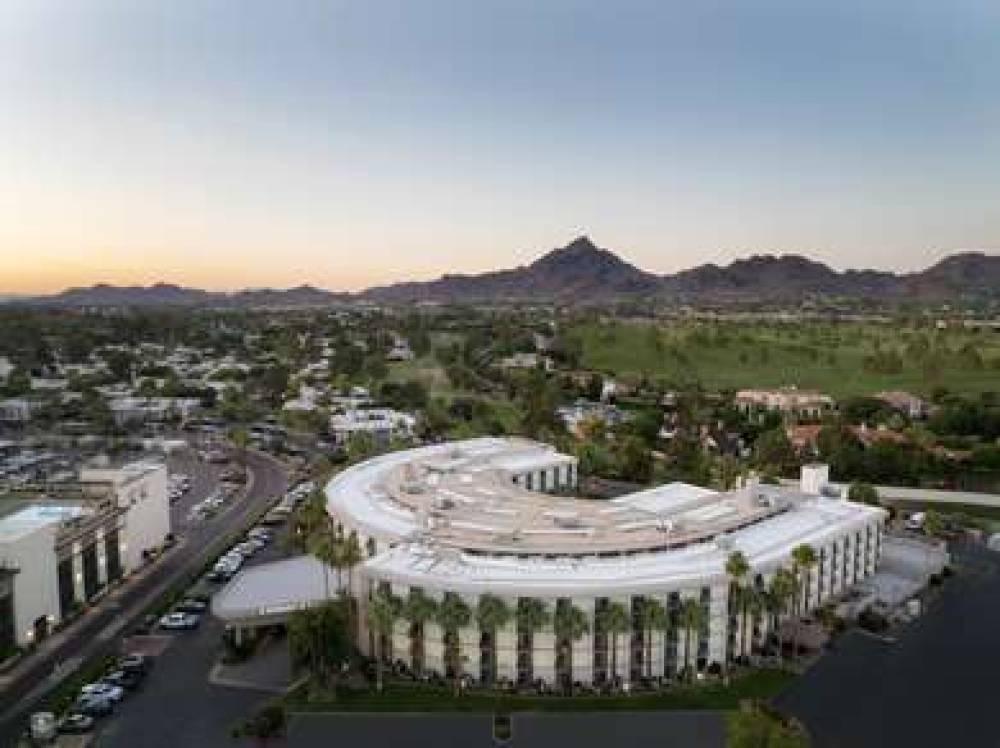 Embassy Suites By Hilton Phoenix-Biltmore 4