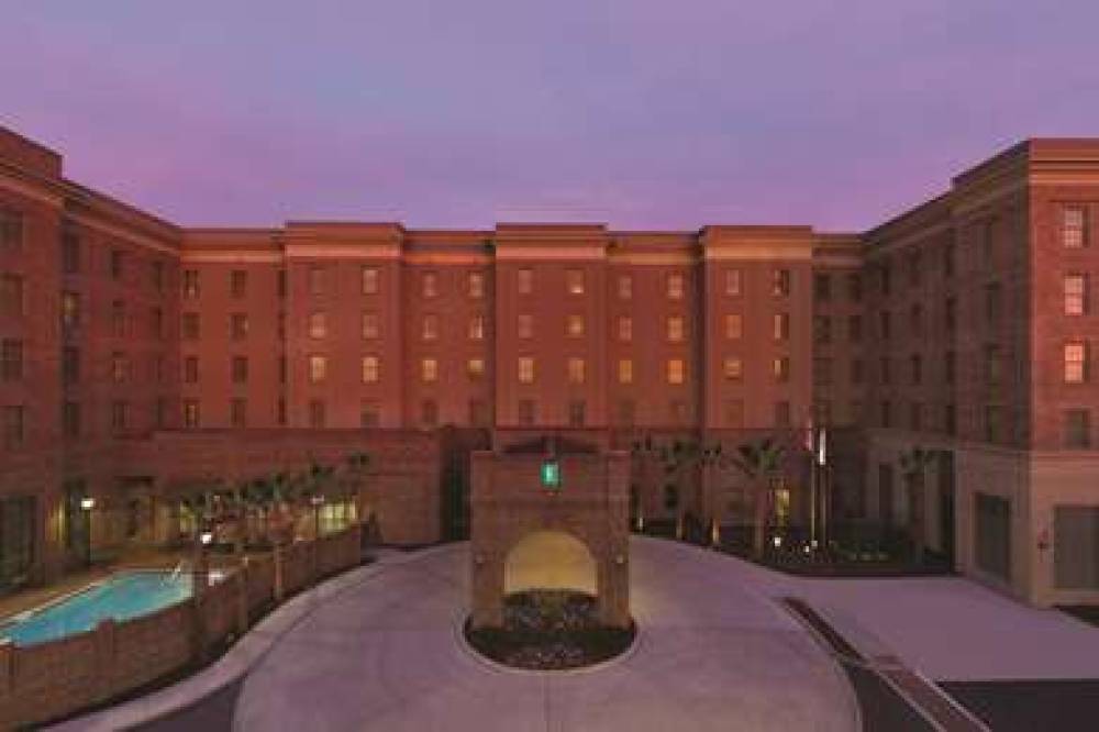 Embassy Suites By Hilton Savannah 9