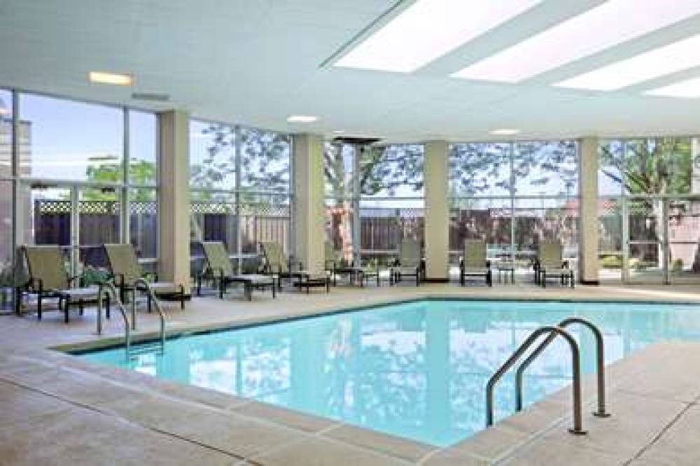 Embassy Suites By Hilton St. Louis-Airport 4