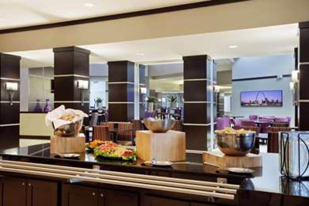 Embassy Suites By Hilton St. Louis-Airport 6