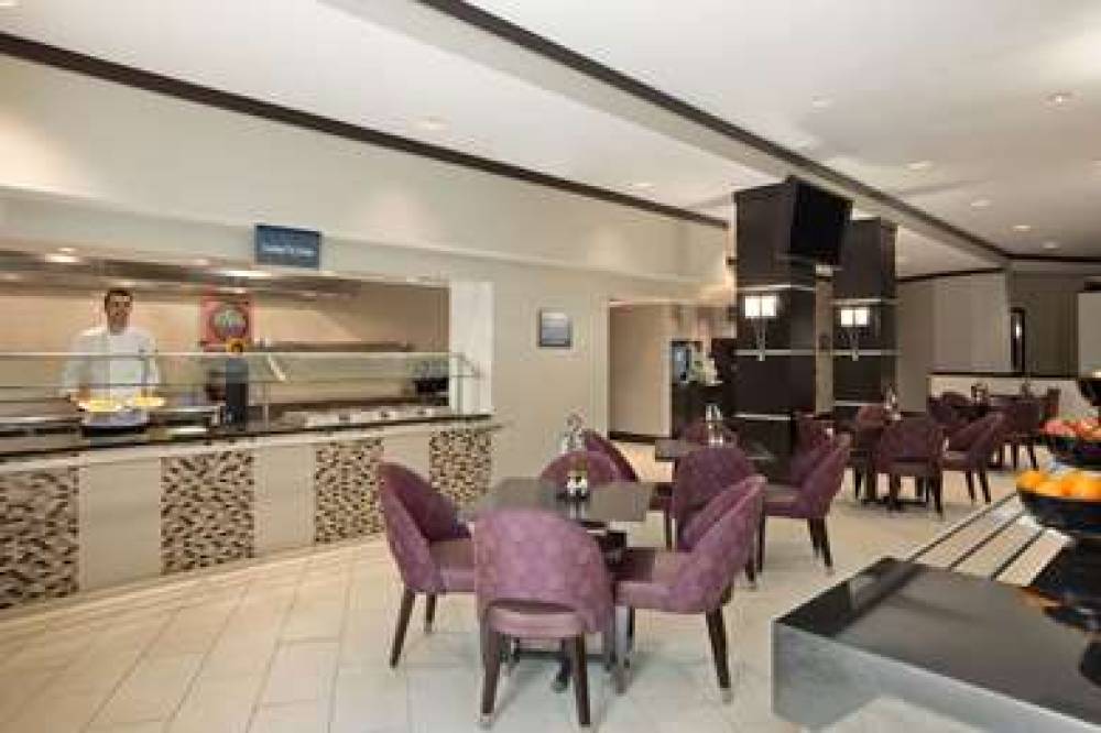 Embassy Suites By Hilton St. Louis-Airport 7