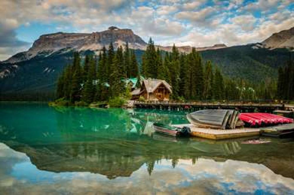 EMERALD LAKE LODGE 2