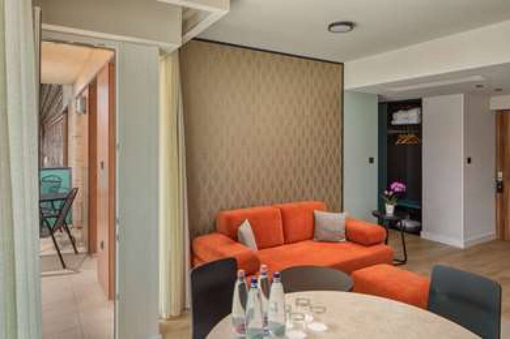 ESCALA HOTEL   SUITES 9