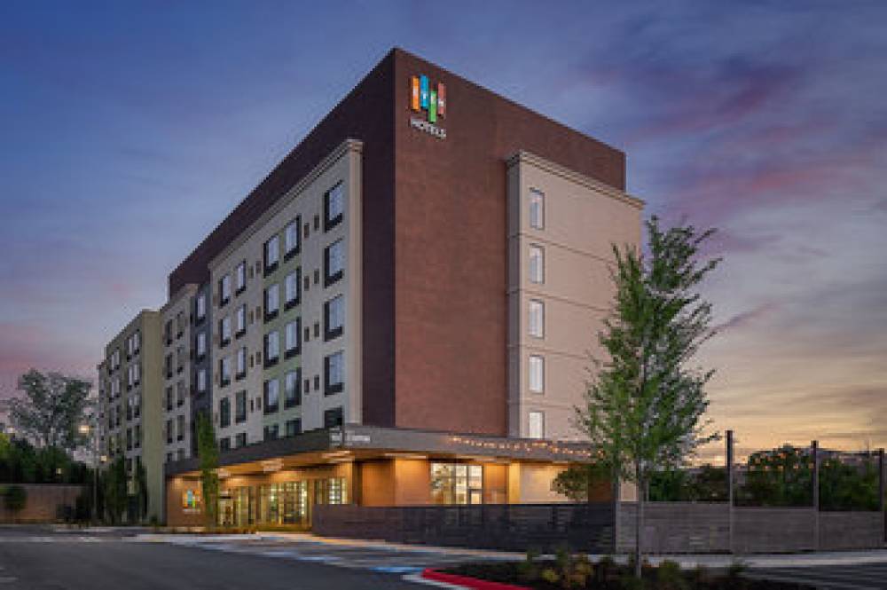 EVEN HOTEL ALPHARETTA - AVALON AREA 1