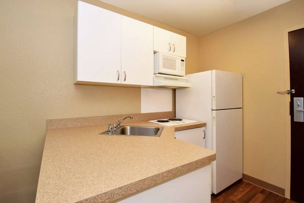 Extended Stay America - Chicago - Lansing 3