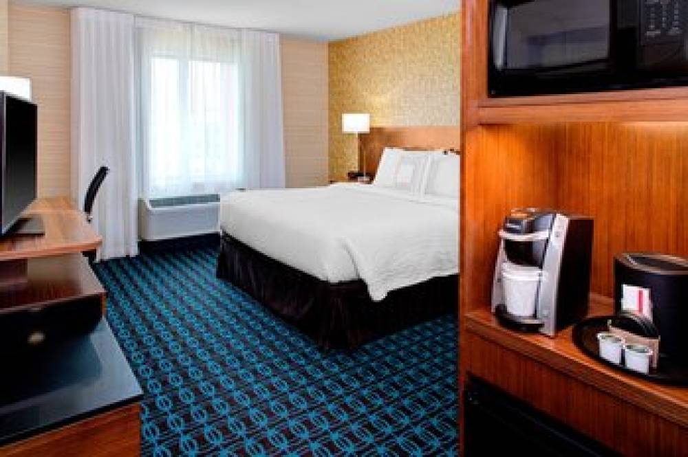 Fairfield Inn And Suites By Marriott Bakersfield North-Airport 7