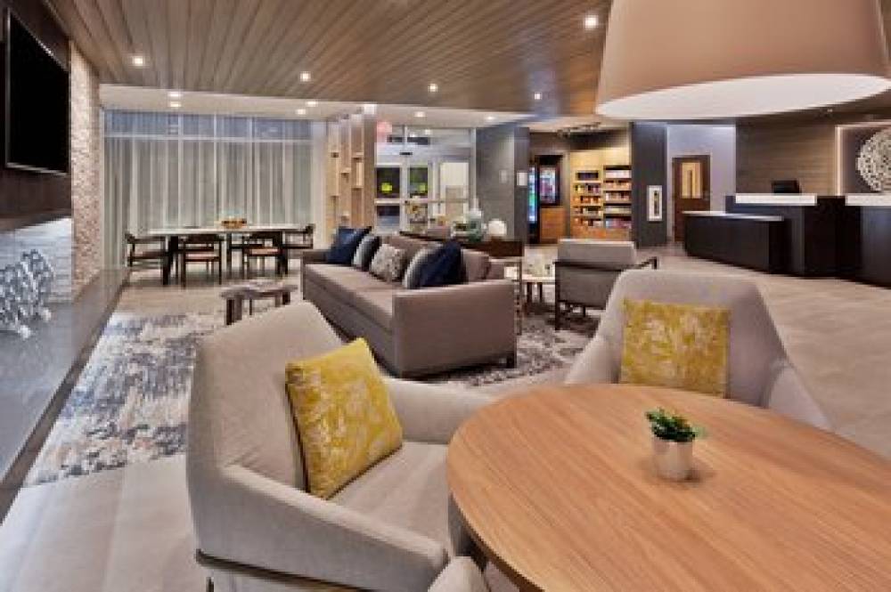 Fairfield Inn And Suites By Marriott Birmingham Colonnade Grandview 1