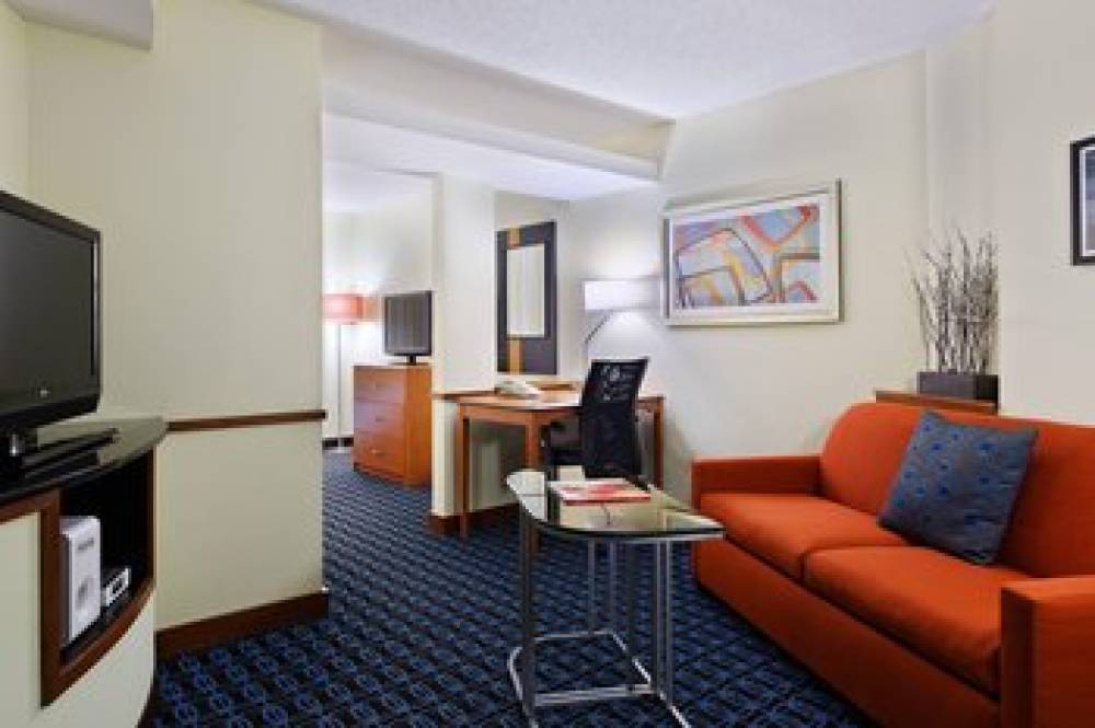 Fairfield Inn And Suites By Marriott Charlotte Arrowood 10