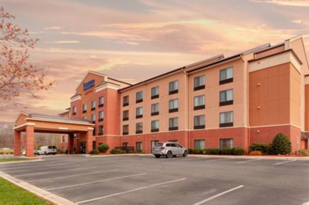 Fairfield Inn And Suites By Marriott Charlotte Matthews 1