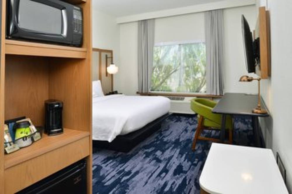 Fairfield Inn And Suites By Marriott Charlotte Northeast 9