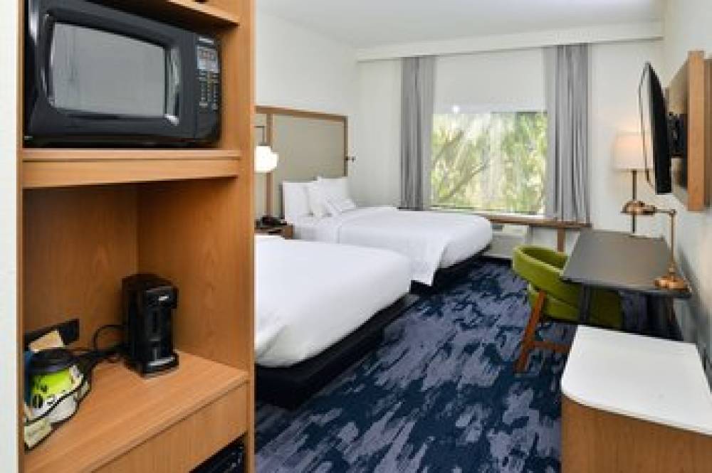 Fairfield Inn And Suites By Marriott Charlotte Northeast 6