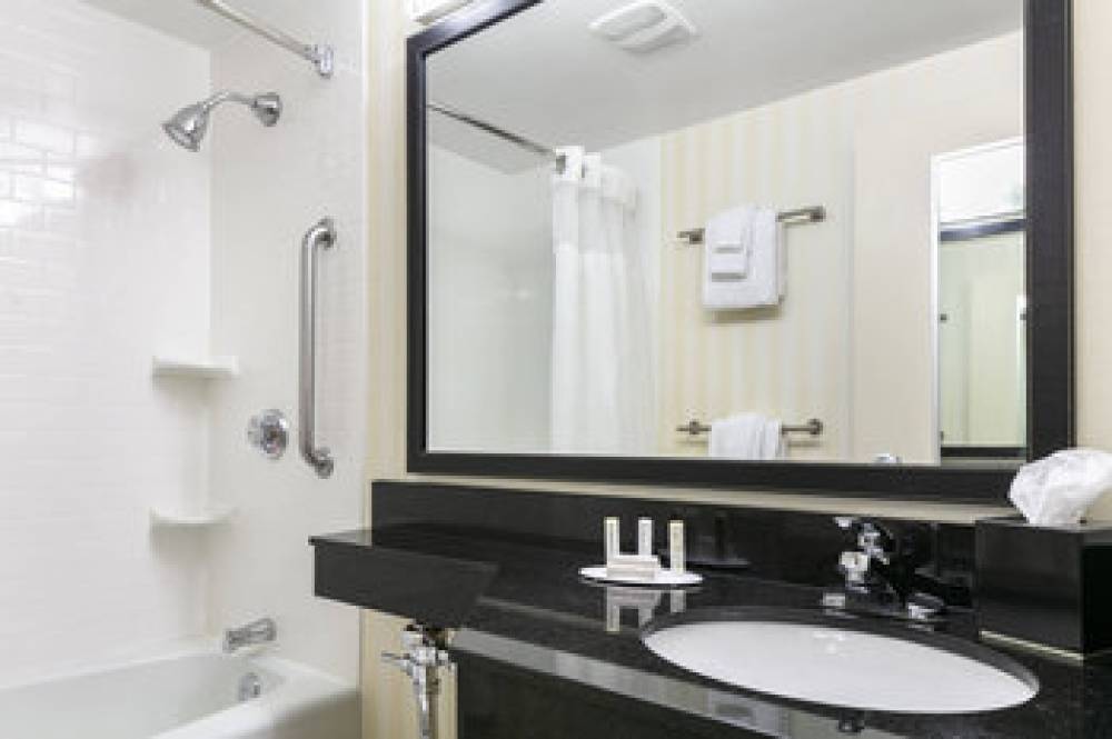 Fairfield Inn And Suites By Marriott Cincinnati North-Sharonville 5