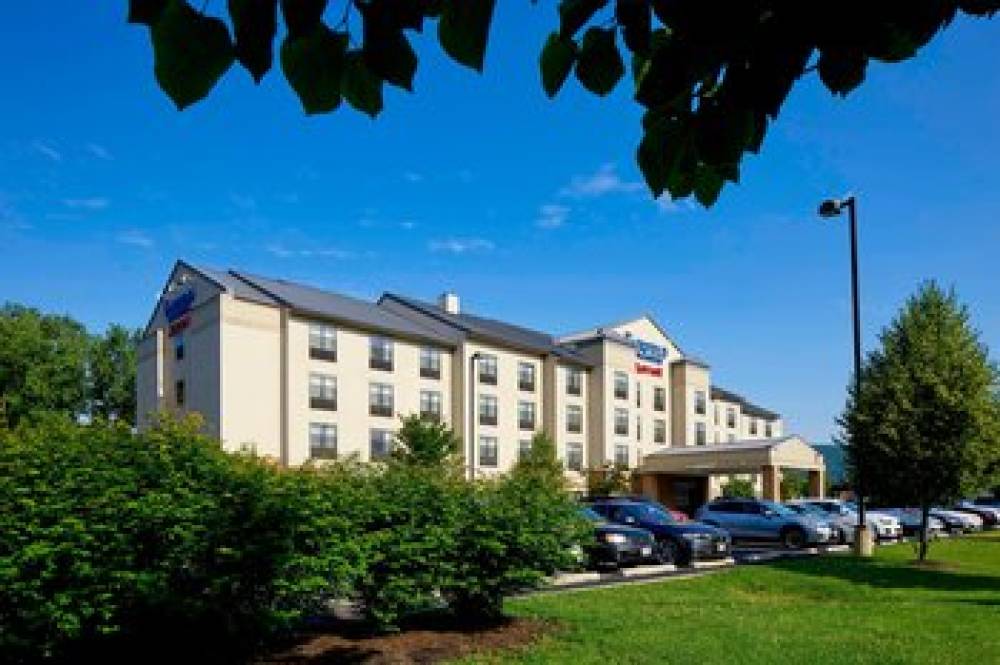 Fairfield Inn And Suites By Marriott Cumberland 1