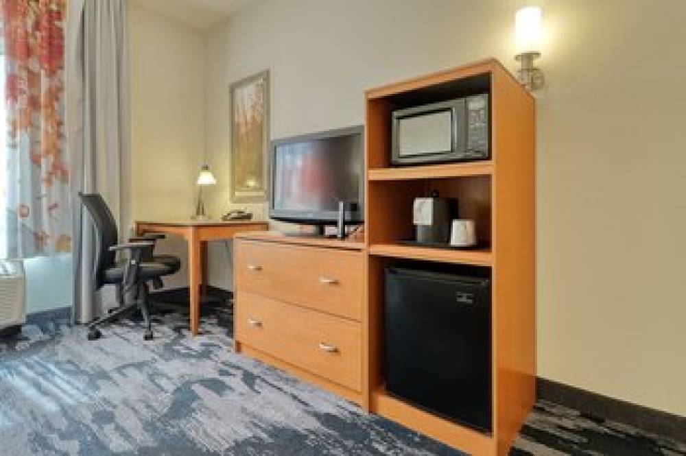 Fairfield Inn And Suites By Marriott Harrisburg West 8