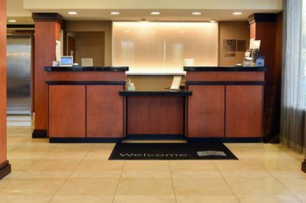 Fairfield Inn And Suites By Marriott Hartford Airport 2