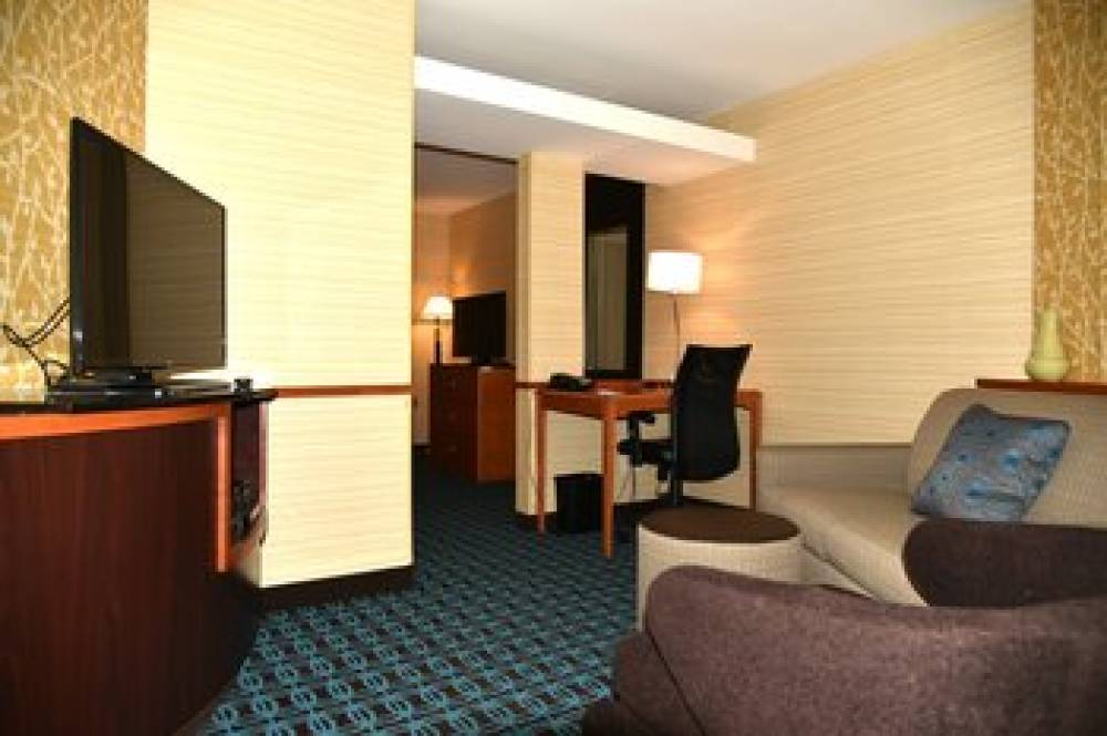 Fairfield Inn And Suites By Marriott Hartford Airport 10