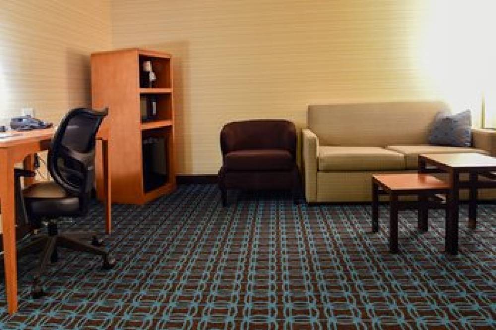 Fairfield Inn And Suites By Marriott Hartford Airport 7