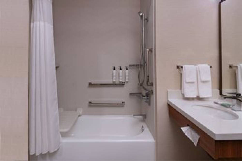 Fairfield Inn And Suites By Marriott Kansas City Airport 9