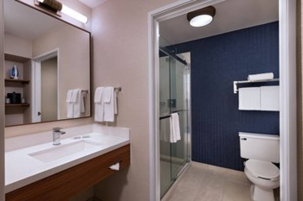 Fairfield Inn And Suites By Marriott Kansas City Airport 8