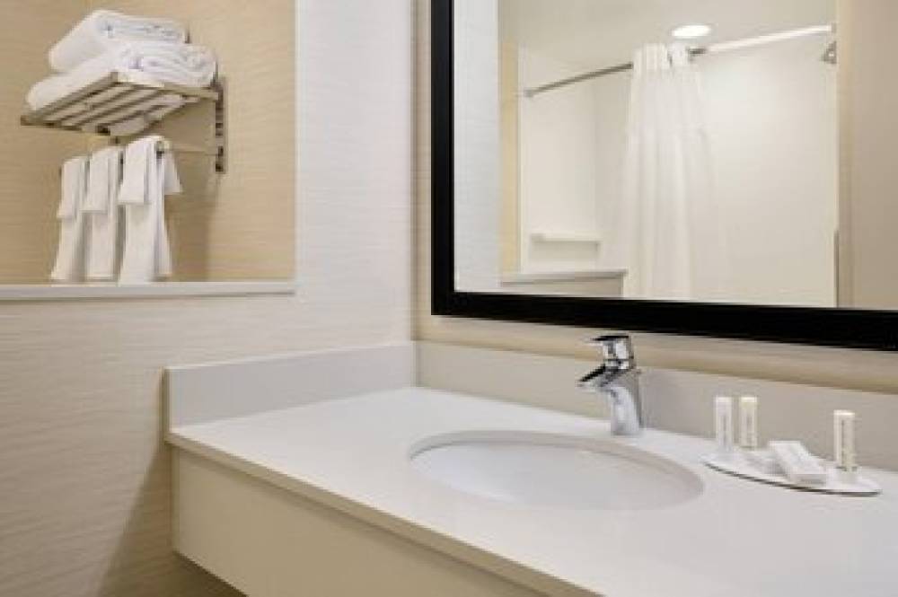 Fairfield Inn And Suites By Marriott Lancaster East At The Outlets 10