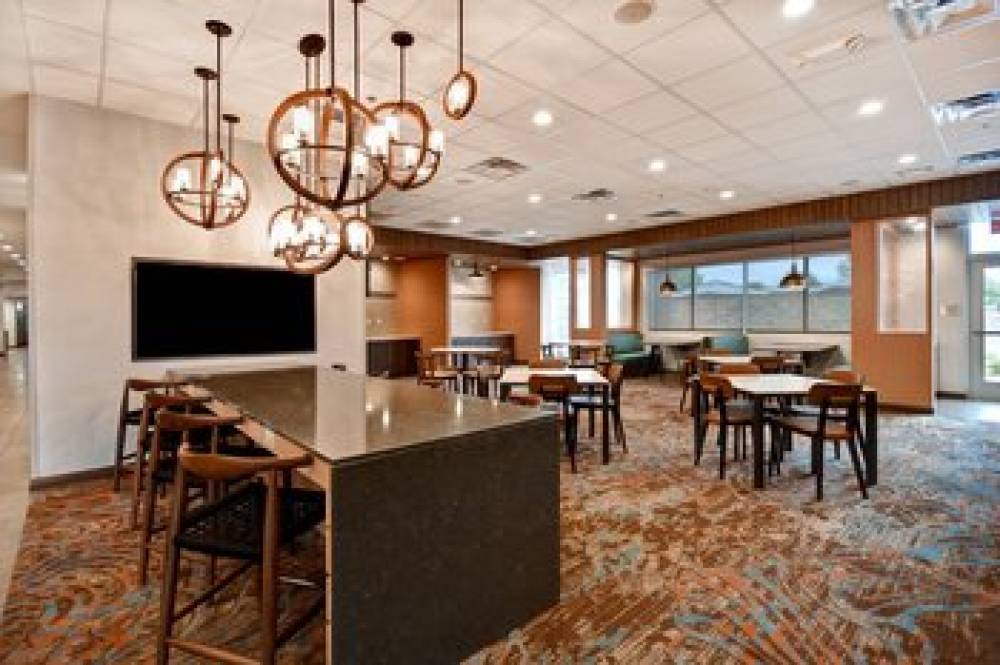 Fairfield Inn And Suites By Marriott Milwaukee North 10