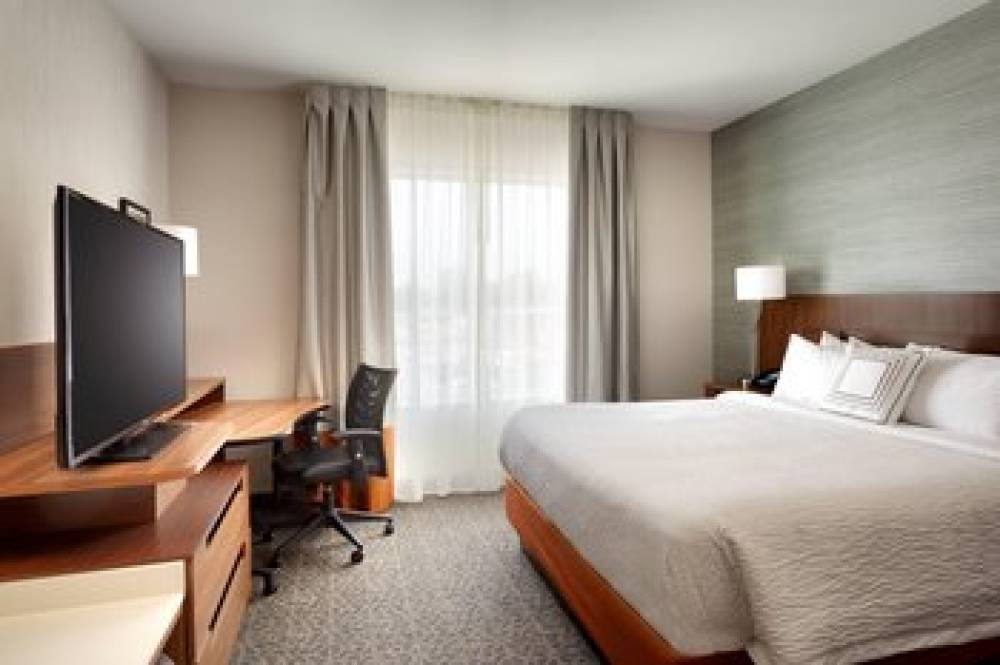 Fairfield Inn And Suites By Marriott Springfield North 9