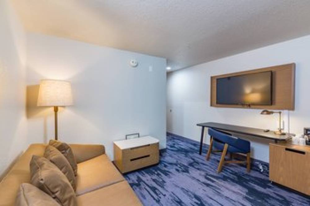 Fairfield Inn And Suites By Marriott Tampa North 6