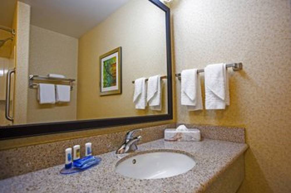 Fairfield Inn And Suites By Marriott Toledo North 5